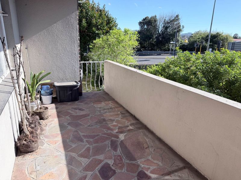 Spacious Apartment Close To Main Routes - Photo 9