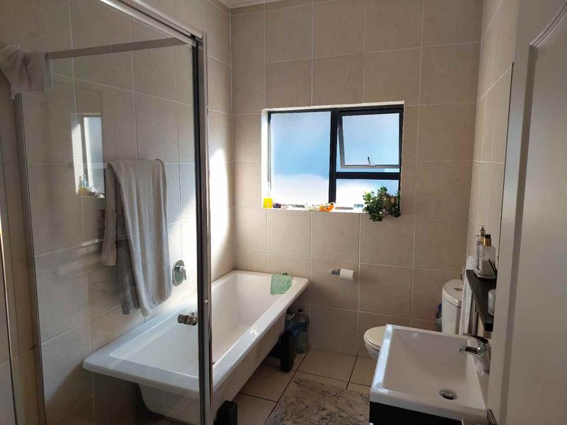 2 BEDROOM PENTHOUSE APARTMENT FOR SALE IN GREENSTONE - Photo 9