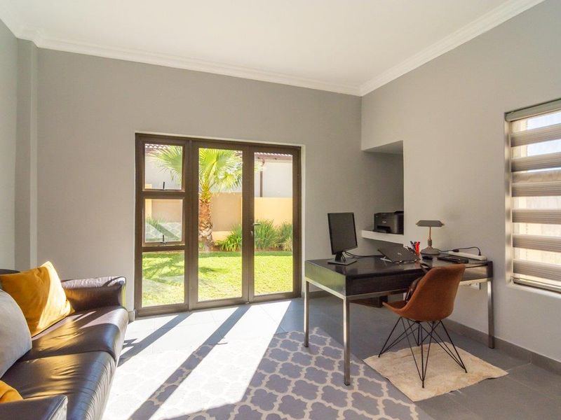 Family Home for Rent - Photo 9