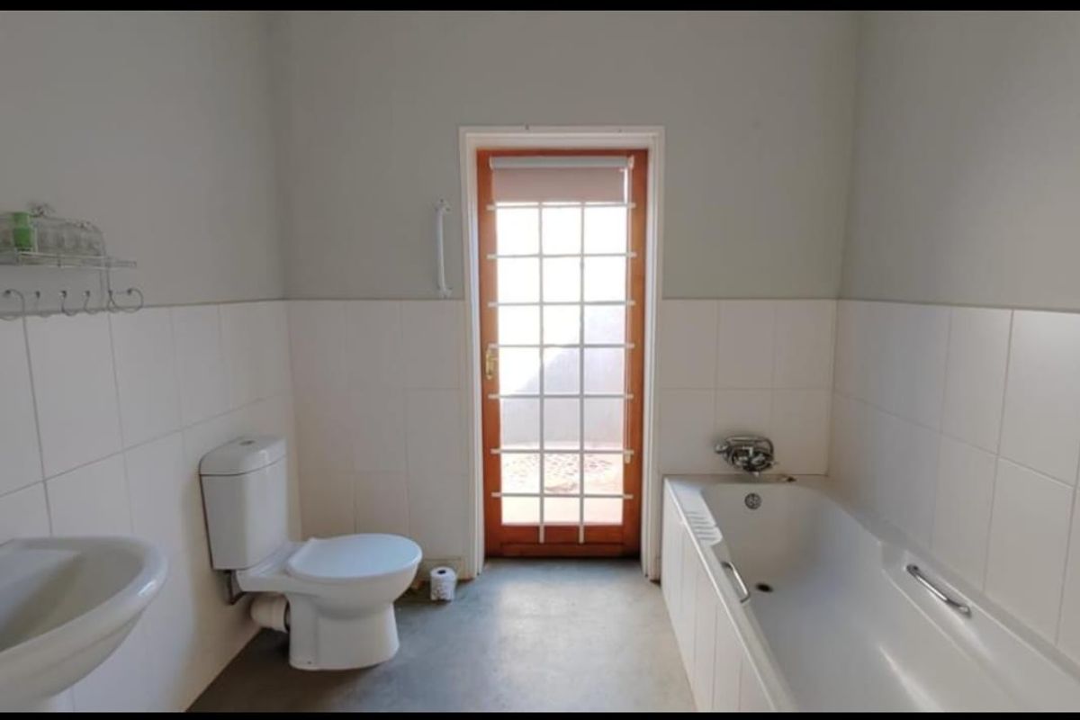 Low-Maintenance Family Home on a Large Erf in Kakamas - Photo 5