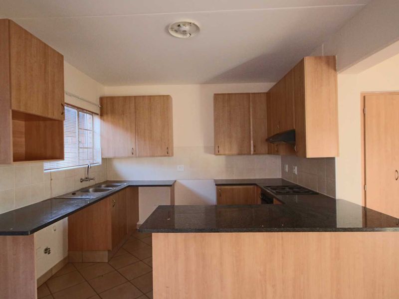 Perfect 3-Bedroom Duplex! - Photo 3