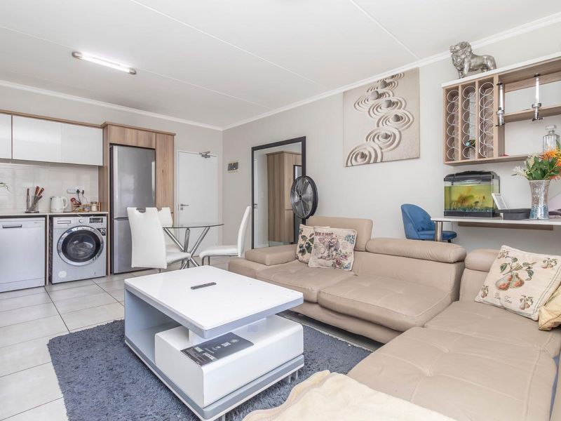 Luxury 2 bed 2 bath in Kylami - Photo 3