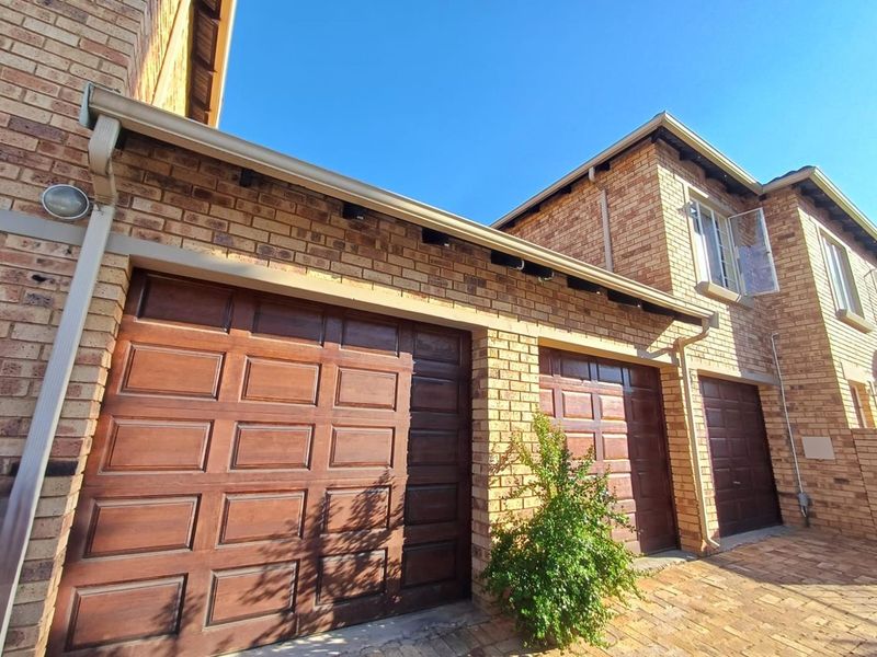3 Bedroom, 2 Bathroom Duplex with Garden in Olivedale Complex Pet Friendly – All You Can Ask For! - Photo 3