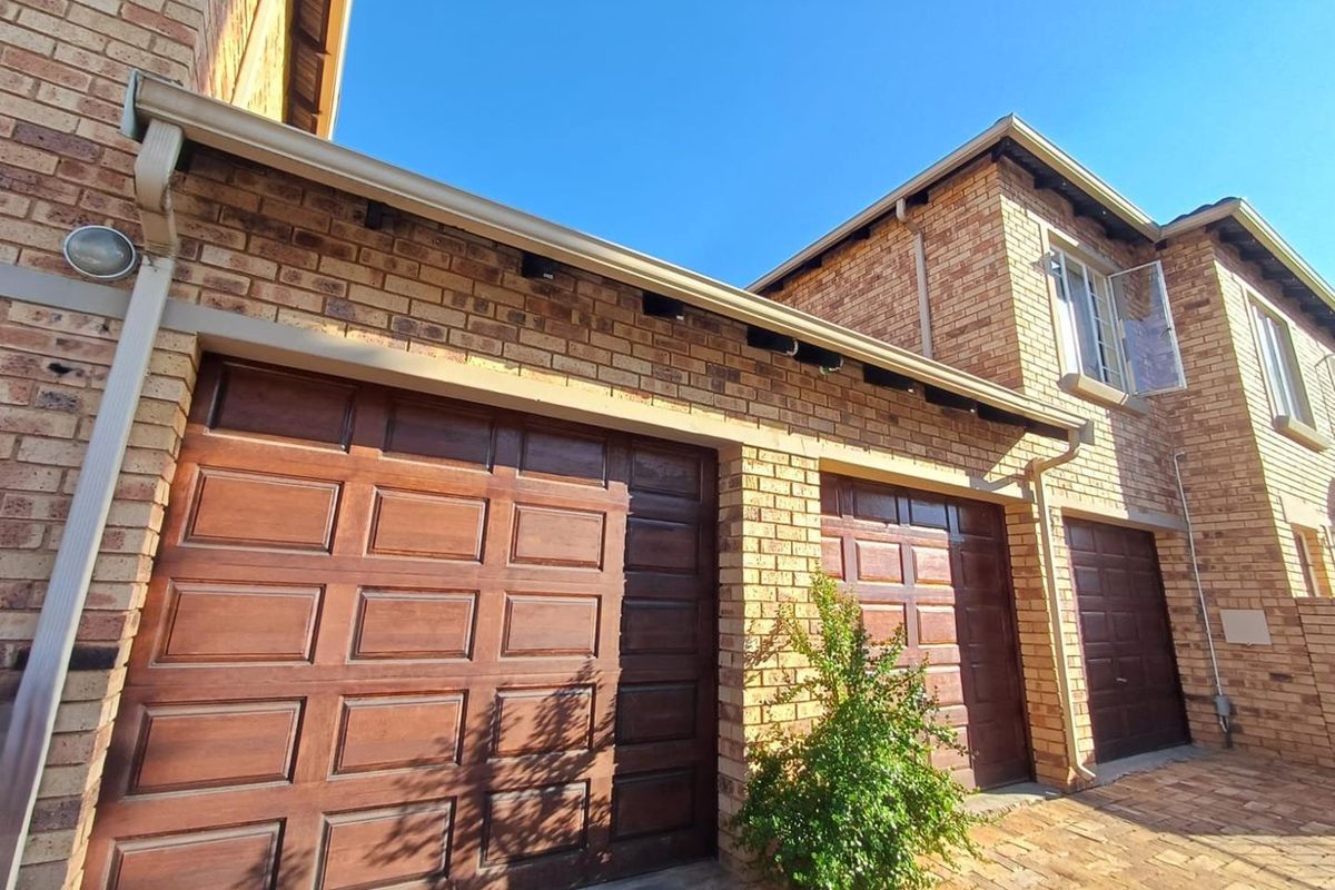3 Bedroom, 2 Bathroom Duplex with Garden in Olivedale Complex Pet Friendly – All You Can Ask For! - Photo 3