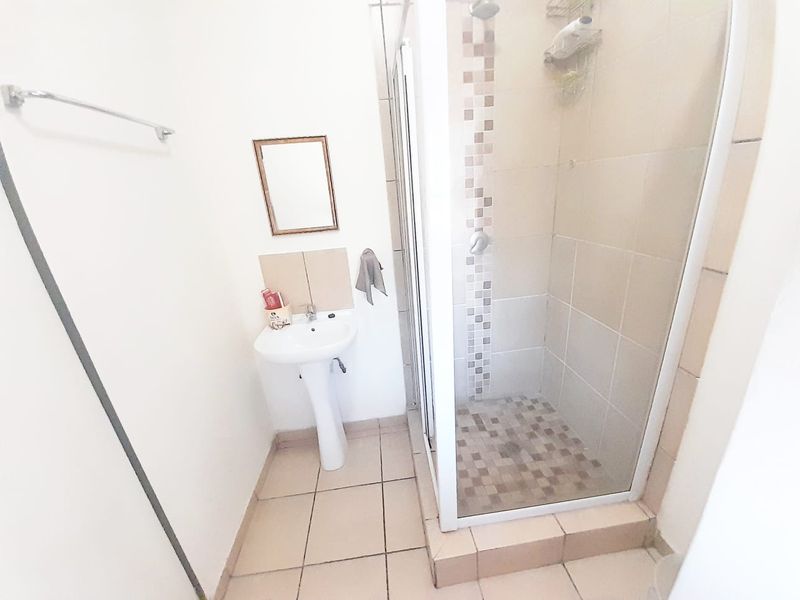 Well maintained ground floor Unit for first time home buyers - Photo 9