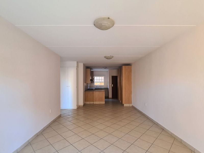 Load-Shedding-Free Living – The Ideal Lock-Up-and-Go Home! - Photo 2