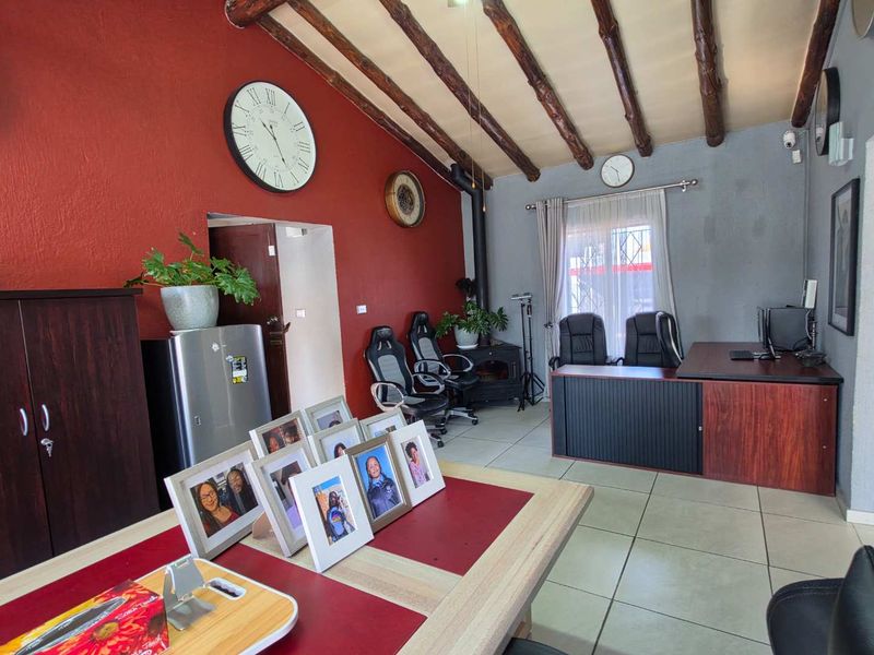 4 Bedroom House for Sale in Brackendowns - Photo 7