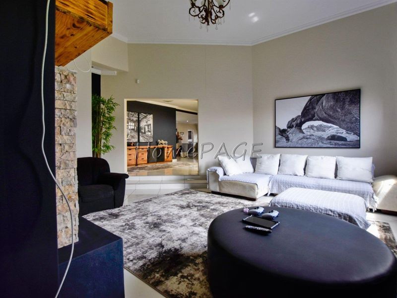 Ext 15, Swakopmund:  Spacious, upmarket, 4 Bedr Double Storey - Photo 9