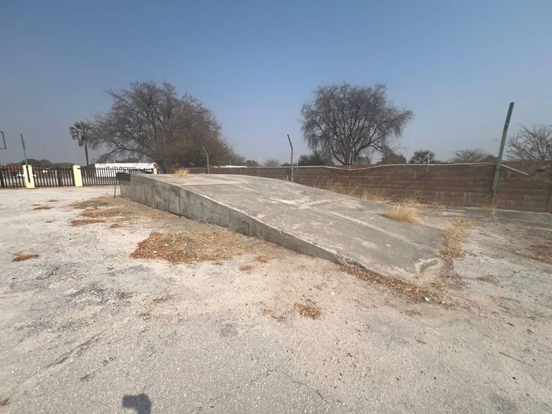 FOR SALE - INDUSTRIAL & OFFICE FACILITIES WITH 7-BEDROOM HOME - Photo 9