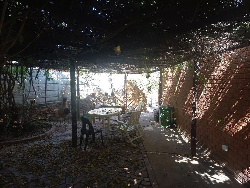 HOUSE WITH MULTIPLE OPPORTUNITIES FOR SALE!! - Photo 2