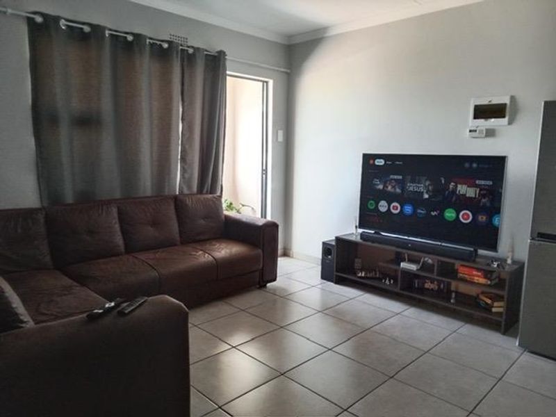 Cranes@Riverside - R 585 000, 2 Beds, 1 Bath - Photo 8