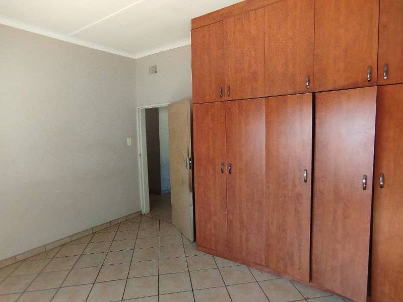 Spacious family home with income-generating flats - for Sale!! - Photo 6