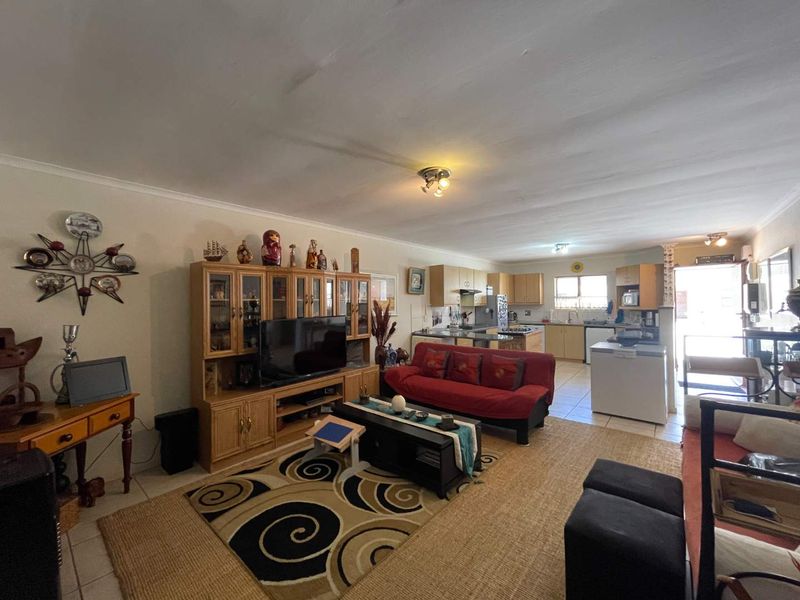 Spacious 2-Bed, 2-Bath Apartment For Sale in Sought-After Corte Di Sorgente, Hartenbos - Photo 8