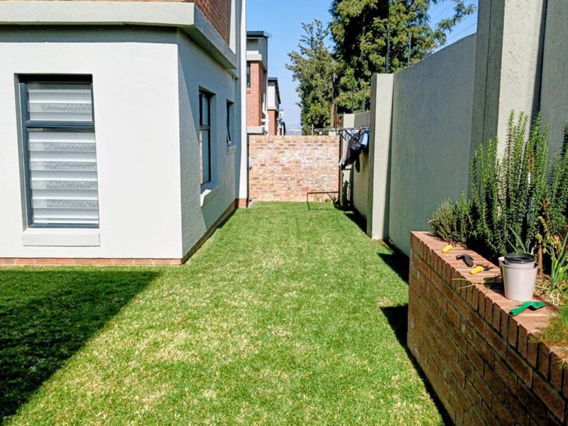 Modern 3 Bedroom 2.5 Bath EDGE-Certified Home To Rent - Photo 2