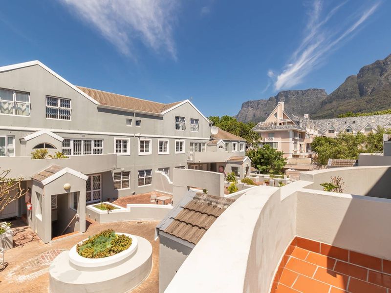 Investor's Dream: Modern, Secure, and Centrally Located - Photo 2