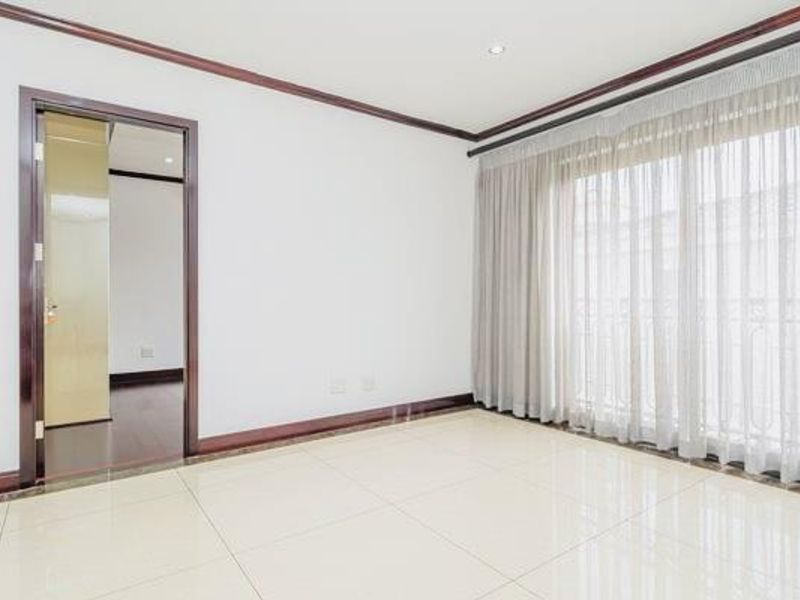 A Stylish and Spacious Townhouse - Photo 7