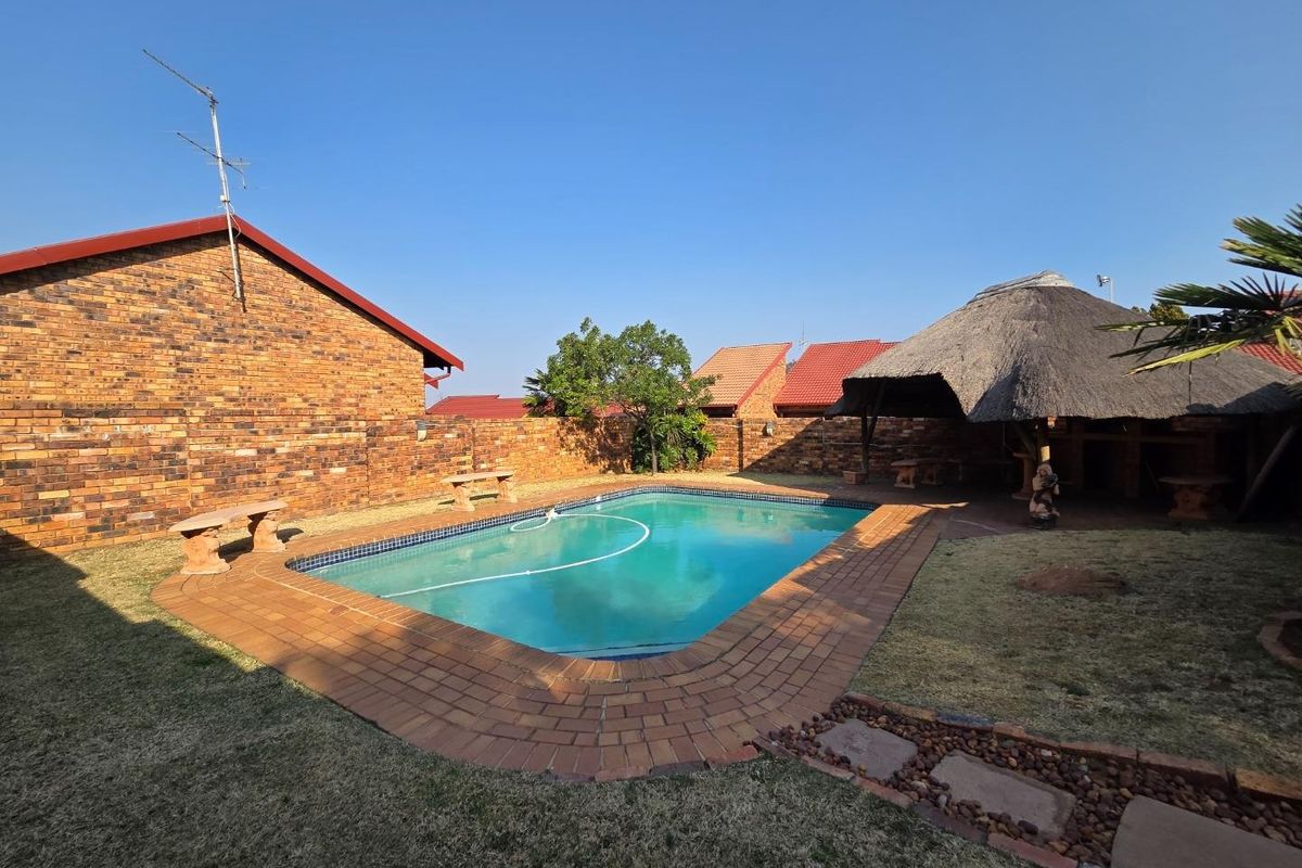 Townhouse For Sale in South Crest, Alberton - Photo 2
