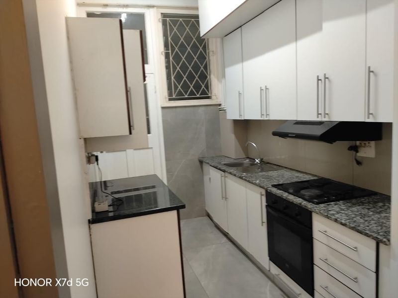 2 - bedroom, newly renovated beachfront apartment. - Photo 9