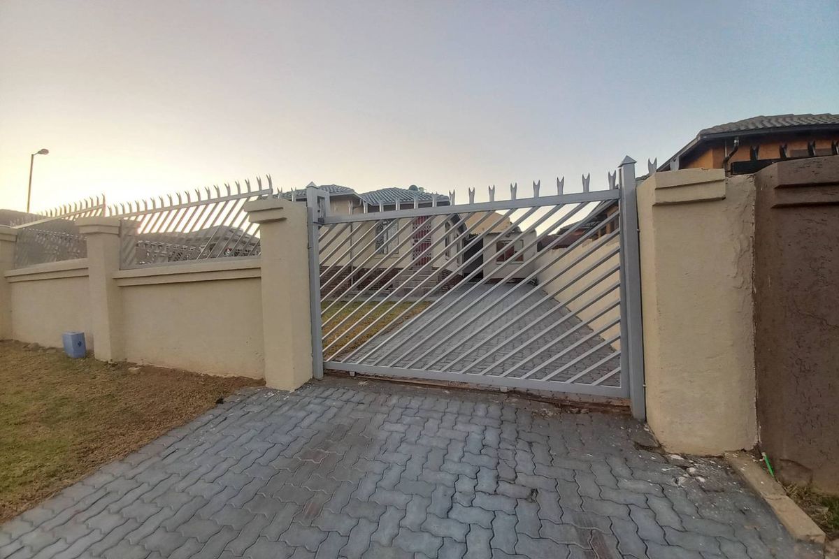 Two bedroom house for sale in Atteridgeville - Photo 2