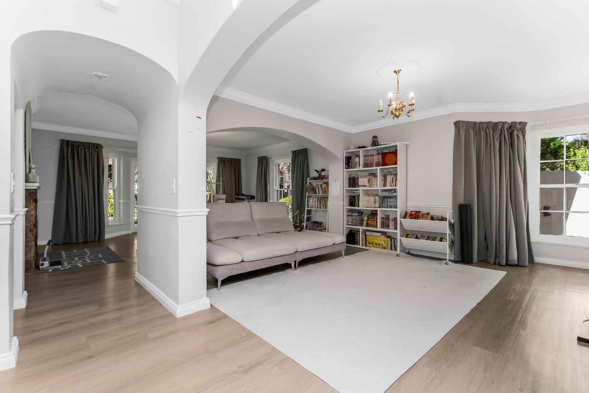 IMMACULATE CHARACTER HOME - Photo 3