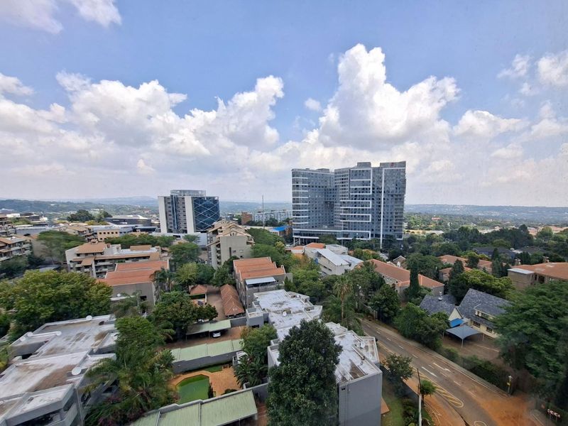 Stunning Furnished, 6th Floor Studio Apartment Available in Sandton Skye - Photo 8