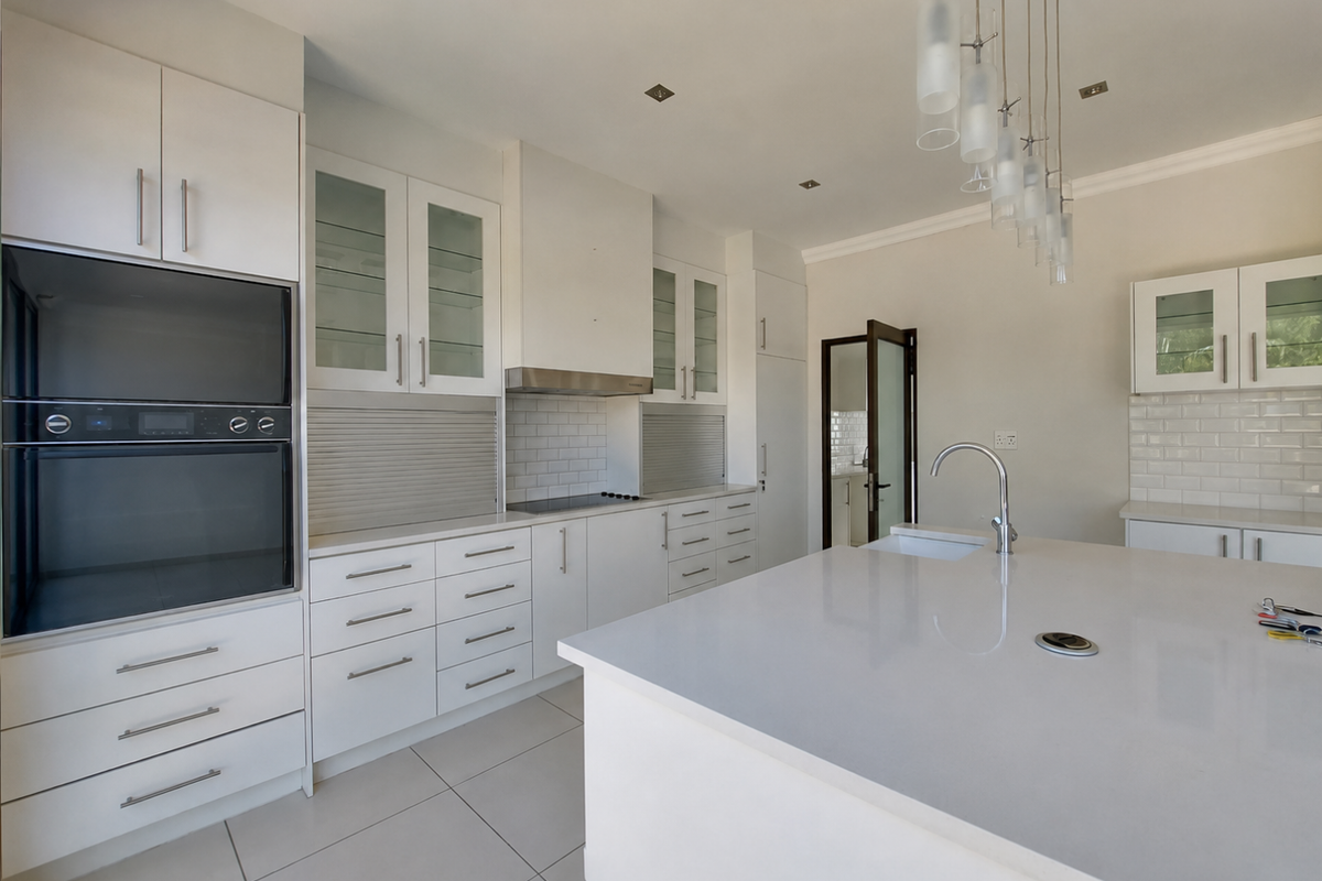 Family home with pool for rent - Photo 4