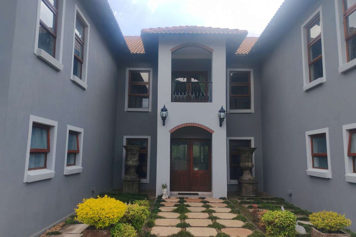 DUAL MANDATE - LOVELY BIG HOME WITH BEAUTIFUL VIEW AND SUNSETS - Photo 3