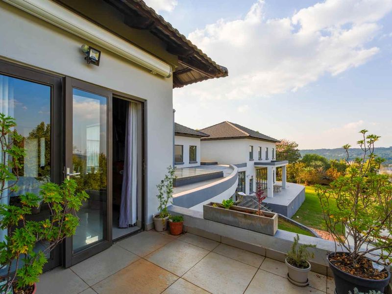 A Magnificent Family Estate Offering Space, Privacy and Spectacular Views - Photo 1