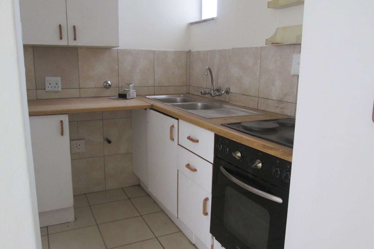 A BEAUTIFUL , NEAT AND CLEAN [1] ONE BEDROOM APARTMENT FOR SALE IN DIE MOOT [DASPOORT ] PTA - Photo 4