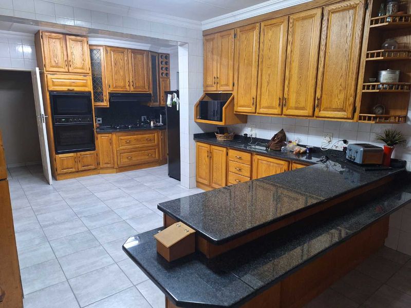 Stunning Family Home for Sale in Brackenhurst - Photo 10