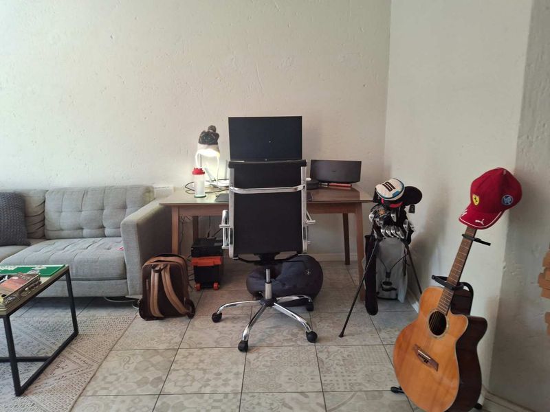 A SLEEK MODERN ONE BEDROOM  GARDEN APARTMENT - Photo 9