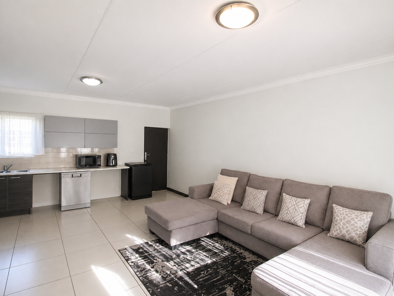2 Bedroom Cluster for rent in Halfway Gardens - Photo 3
