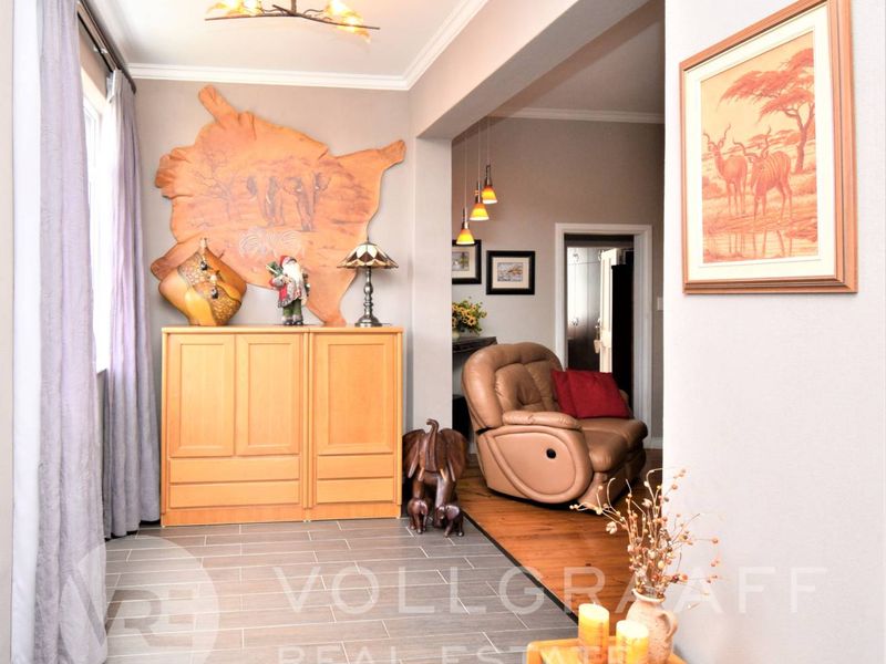 Investor’s dream: Stylish home plus 3 beautiful income-generating flatlets in CBD, Swakopmund - Photo 7