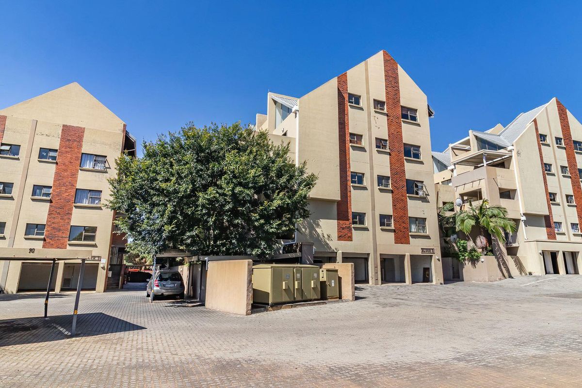 2 Bedroom Ground Floor Townhouse in Blackheath - Photo 2