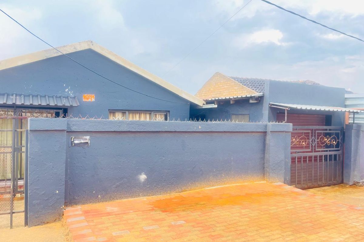 2 Bedroom Home with 4 outside Rooms - Photo 2