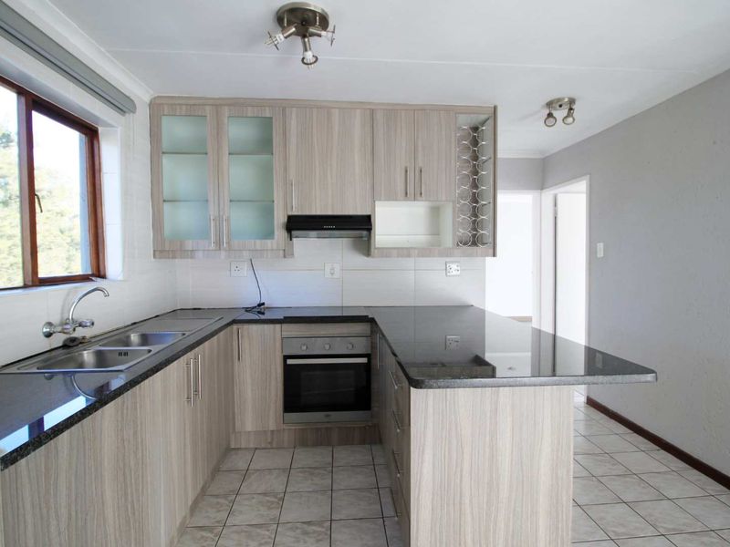 Sunny and spacious - Photo 3