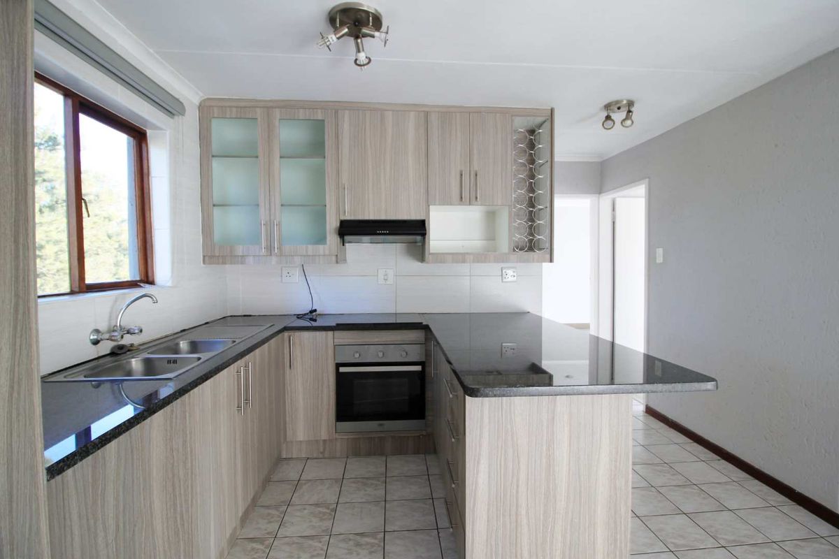 Sunny and spacious - Photo 3