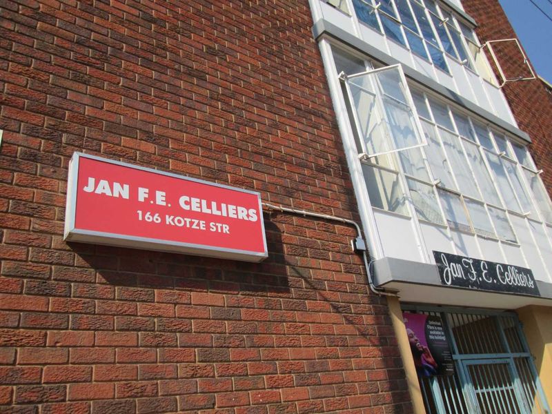 BEAUTIFUL, NEAT AND CLEAN [2] TWO BEDROOMS APARTMENT FOR SALE IN SUNNYSIDE [ JAN F E CELLIERS] - Photo 2