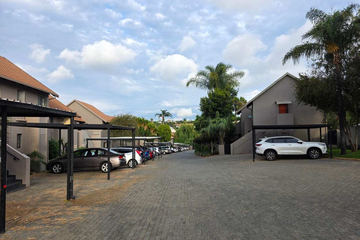 PET FRIENDLY GROUND FLOOR APARTMENT - Photo 3