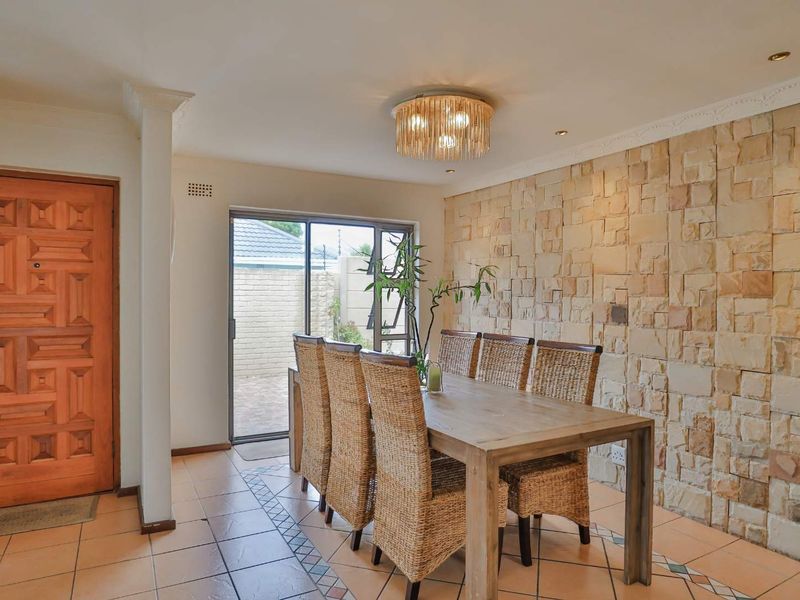 A Rare Gem in the Heart of Diep River - Photo 5