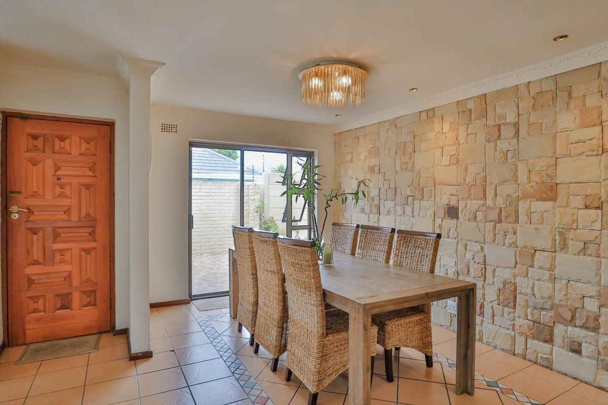 A Rare Gem in the Heart of Diep River - Photo 5