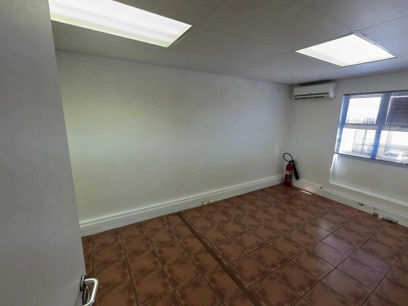 107sqm First Floor Office to Rent in a secure office park, Milnerton - Photo 6