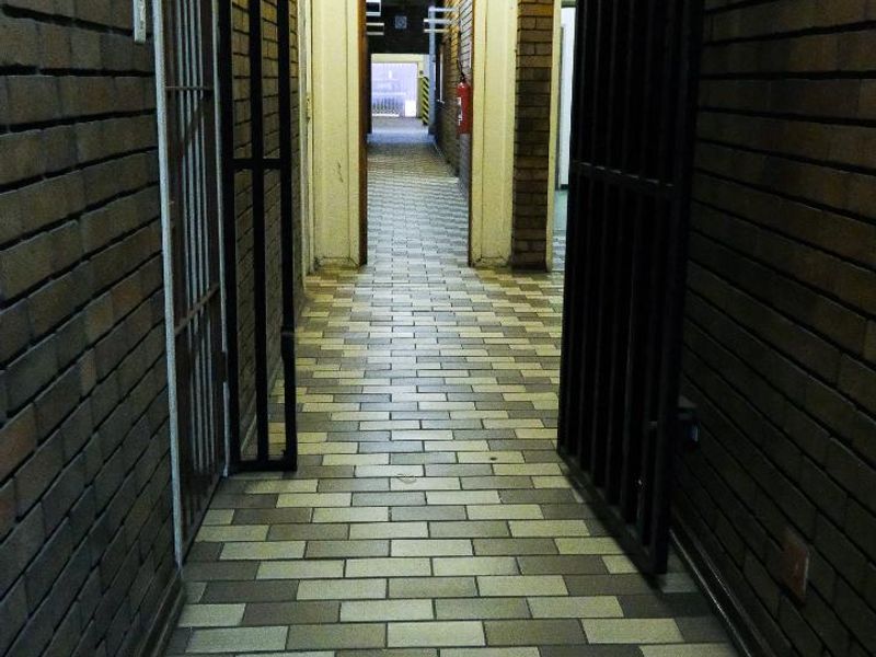 TO LET - OFFICE BLOCK / CLINIC - Photo 8