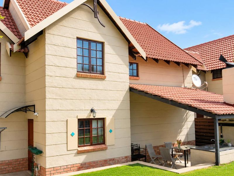 CHARMING 3 BEDROOM TOWNHOUSE FOR SALE IN A SECURE ESTATE – EQUESTRIA - Photo 1