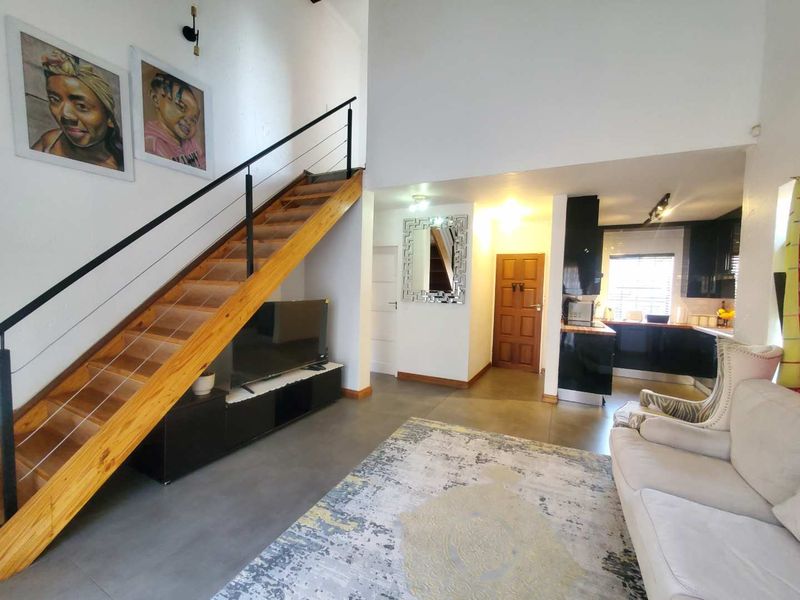 A cosy townhouse with an invertor To Let in Willowbrook - Photo 3