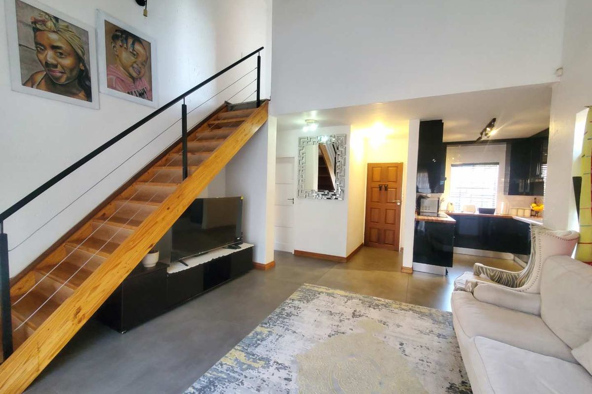 A cosy townhouse with an invertor To Let in Willowbrook - Photo 3