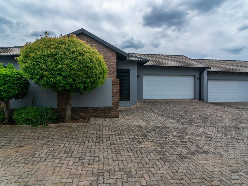 Modern Family Home for Sale – Secure Estate Living - Photo 2