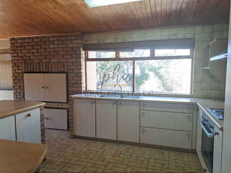 4 Bedr Family home with pool for sale in Walvis Bay for N$2 950 000.00 - Photo 7
