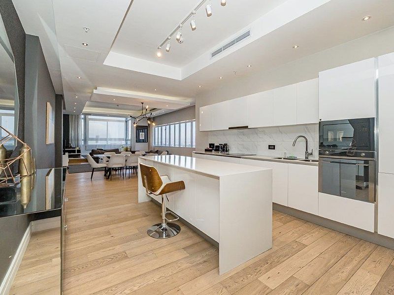 3 Bedroom Air BnB Penthouse - Photo 10