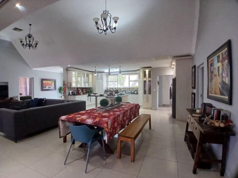 Freestanding home, for families seeking generous indoor & outdoor space. - Photo 8